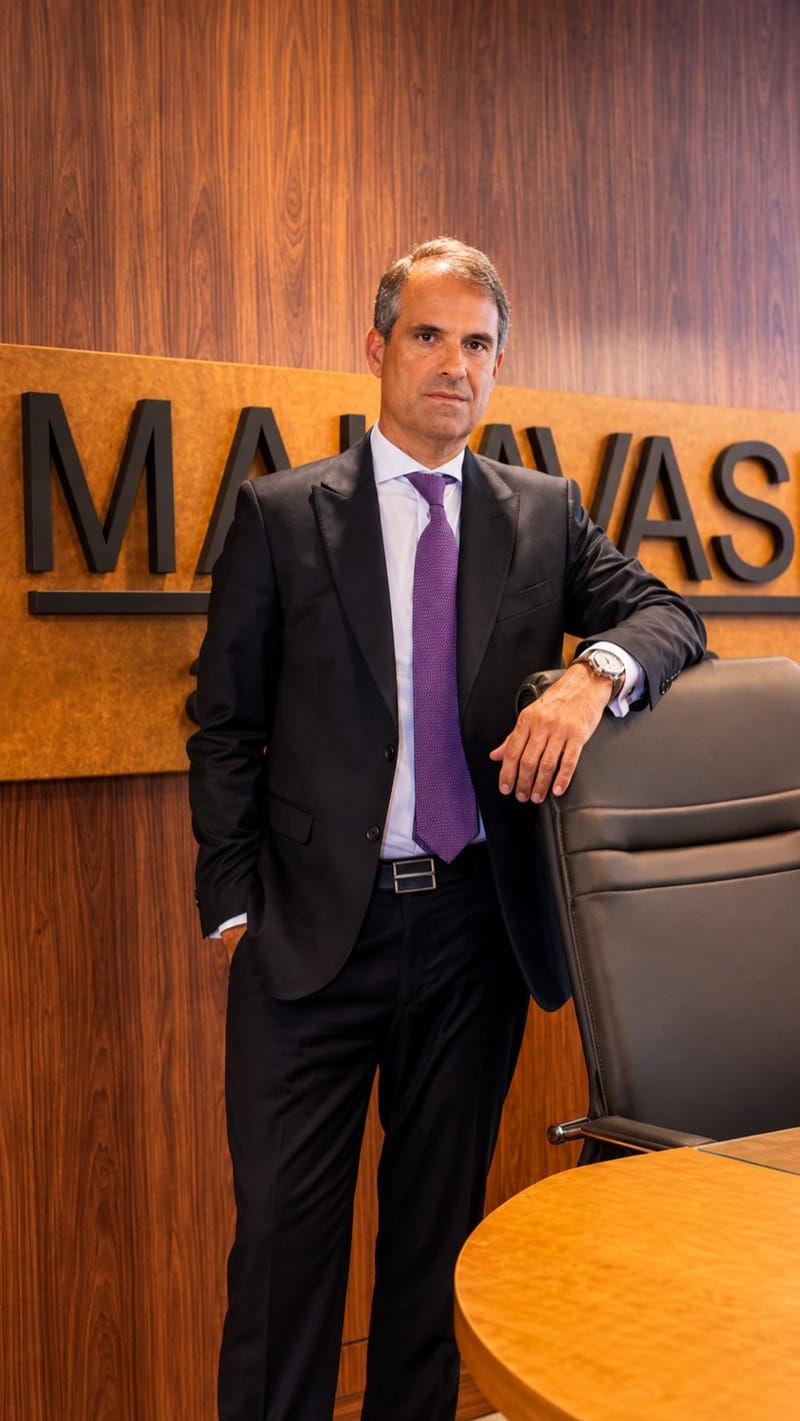 Eugênio Malavasi no escritório Malavasi